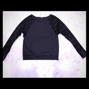 Lululemon Pullover black & gold stipe camo sleeve